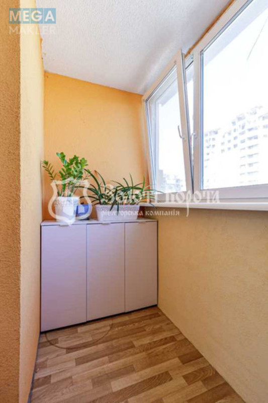 Продаж 3 кімнатної квартири (108/45/25), 16 пов. 17 пов. будинку, <a class="location-link" href="/kiev/" title="Недвижимость Київ">Київ</a>, <a class="location-link" href="/kiev/svyatoshinskij/" title="Недвижимость Святошинський район">Святошинський р-н</a>, Академіка Вернадського бульв., 24 (изображение 12)