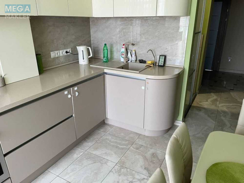 Продаж 3 кімнатної квартири (94/?/12), 4 пов. 5 пов. будинку, <a class="location-link" href="/uzhgorod/" title="Недвижимость Ужгород">Ужгород</a>, Вул.Володимирська (изображение 5)
