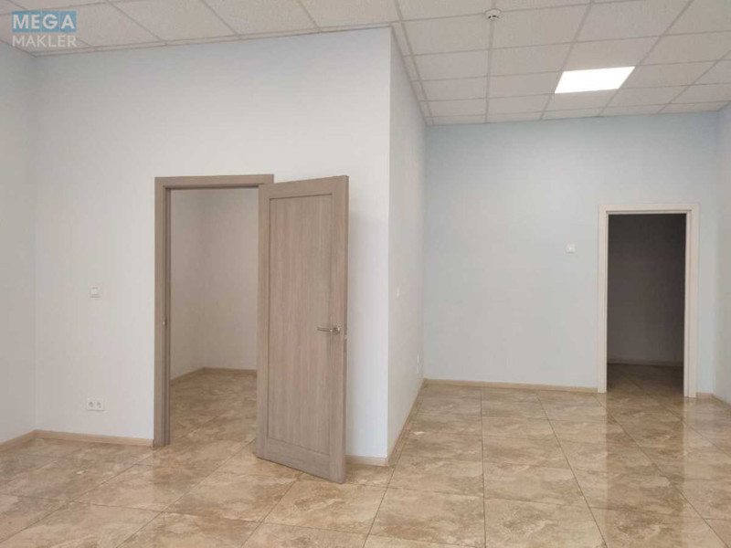Оренда комерційної нерухомості, 161&nbsp;кв.м, под офис, <a class="location-link" href="/kiev/" title="Недвижимость Київ">Київ</a>, <a class="location-link" href="/kiev/podolskij/" title="Недвижимость Подільський район">Подільський р-н</a>, Новоконстантиновская ул., 2а (изображение 2)
