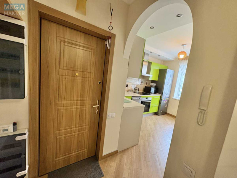 Оренда 3 кімнатної квартири, <a class="location-link" href="/kiev/" title="Недвижимость Київ">Київ</a>, <a class="location-link" href="/kiev/solomenskij/" title="Недвижимость Солом'янський район">Солом'янський р-н</a>, Червона вул., 7 (изображение 5)