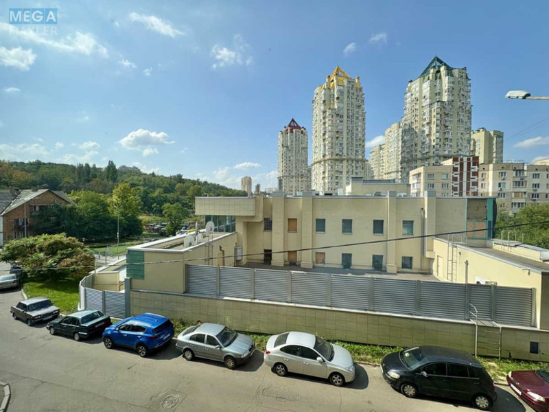 Оренда 3 кімнатної квартири, <a class="location-link" href="/kiev/" title="Недвижимость Київ">Київ</a>, <a class="location-link" href="/kiev/solomenskij/" title="Недвижимость Солом'янський район">Солом'янський р-н</a>, Червона вул., 7 (изображение 16)