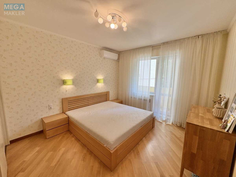 Оренда 3 кімнатної квартири, <a class="location-link" href="/kiev/" title="Недвижимость Київ">Київ</a>, <a class="location-link" href="/kiev/solomenskij/" title="Недвижимость Солом'янський район">Солом'янський р-н</a>, Червона вул., 7 (изображение 19)