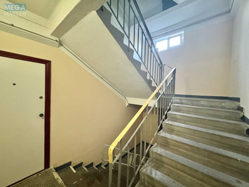 Оренда 3 кімнатної квартири, <a class="location-link" href="/kiev/" title="Недвижимость Київ">Київ</a>, <a class="location-link" href="/kiev/solomenskij/" title="Недвижимость Солом'янський район">Солом'янський р-н</a>, Червона вул., 7 (изображение 23)