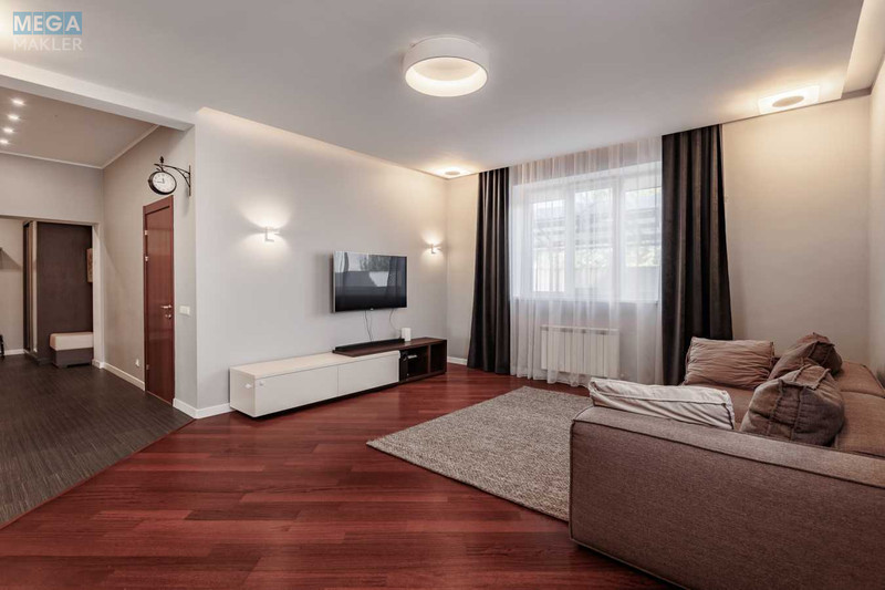 Продаж дома, 2 поверху, 233 кв.м, 6 кімнат, ділянка 12 соток, <a class="location-link" href="/hotov/" title="Недвижимость Хотів">Хотів</a>, Спортивна (изображение 2)