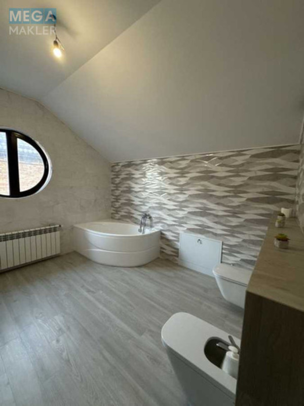 Продаж дома, 2&nbsp;поверху, 195&nbsp;кв.м, 7&nbsp;кімнат, ділянка 9,70&nbsp;соток, <a class="location-link" href="/rovno/" title="Недвижимость Рівне">Рівне</a>, Бурштинова (изображение 3)