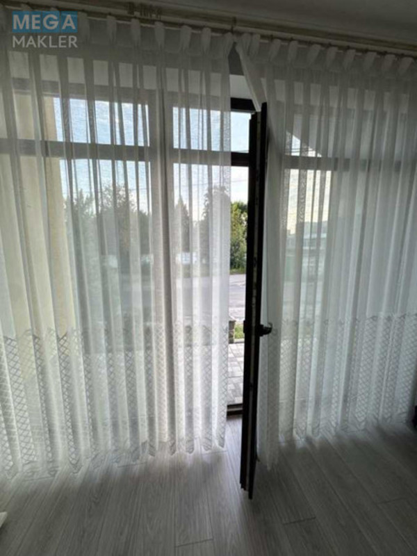 Продаж дома, 2&nbsp;поверху, 195&nbsp;кв.м, 7&nbsp;кімнат, ділянка 9,70&nbsp;соток, <a class="location-link" href="/rovno/" title="Недвижимость Рівне">Рівне</a>, Бурштинова (изображение 6)