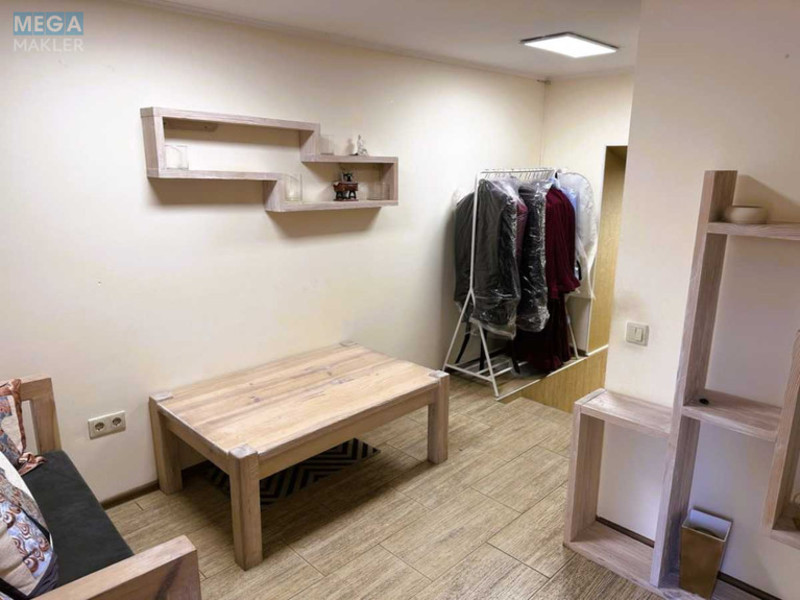 Оренда комерційної нерухомості, 125&nbsp;кв.м, <a class="location-link" href="/kiev/" title="Недвижимость Київ">Київ</a>, <a class="location-link" href="/kiev/pecherskij/" title="Недвижимость Печерський район">Печерський р-н</a>, Щорса вул., 32Г (изображение 3)