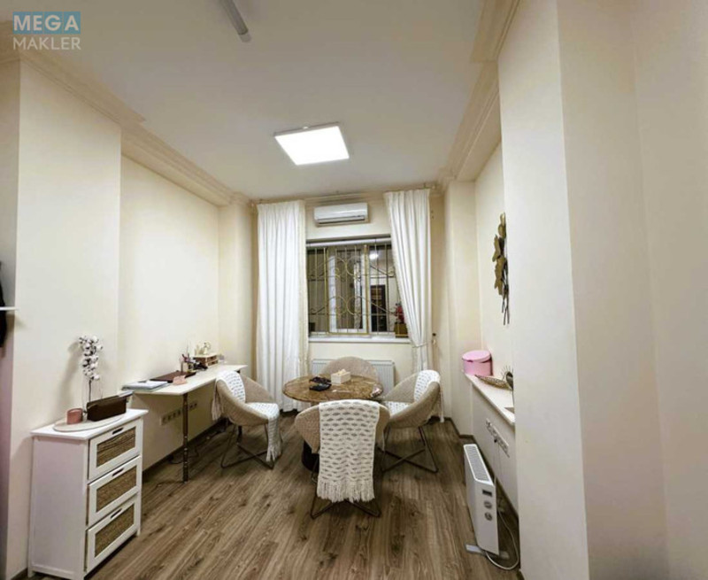 Оренда комерційної нерухомості, 125&nbsp;кв.м, <a class="location-link" href="/kiev/" title="Недвижимость Київ">Київ</a>, <a class="location-link" href="/kiev/pecherskij/" title="Недвижимость Печерський район">Печерський р-н</a>, Щорса вул., 32Г (изображение 6)