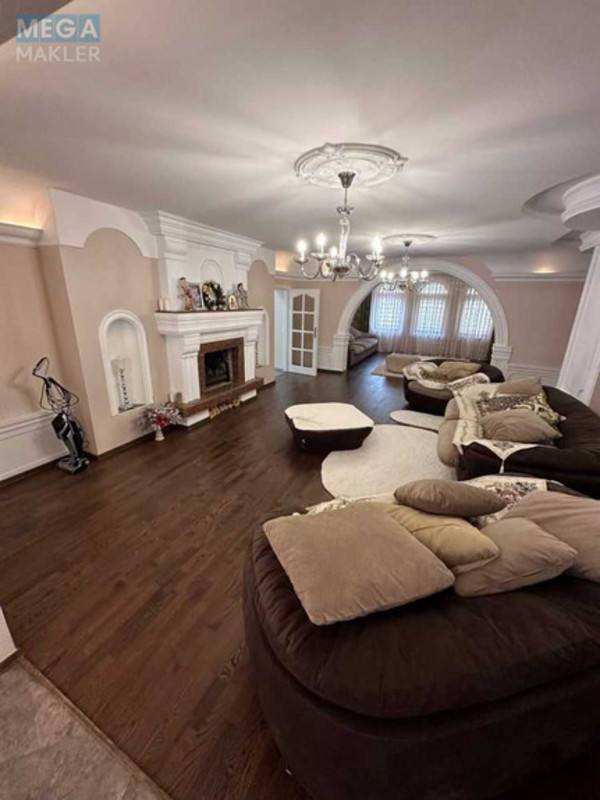 Продаж дома, 3 поверху, 500 кв.м, 9 кімнат, ділянка 12 соток, <a class="location-link" href="/uzhgorod/" title="Недвижимость Ужгород">Ужгород</a>, вул.Генерала Свободи (изображение 3)