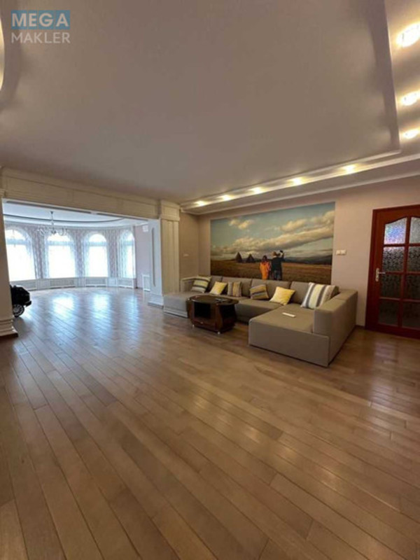 Продаж дома, 3 поверху, 500 кв.м, 9 кімнат, ділянка 12 соток, <a class="location-link" href="/uzhgorod/" title="Недвижимость Ужгород">Ужгород</a>, вул.Генерала Свободи (изображение 9)