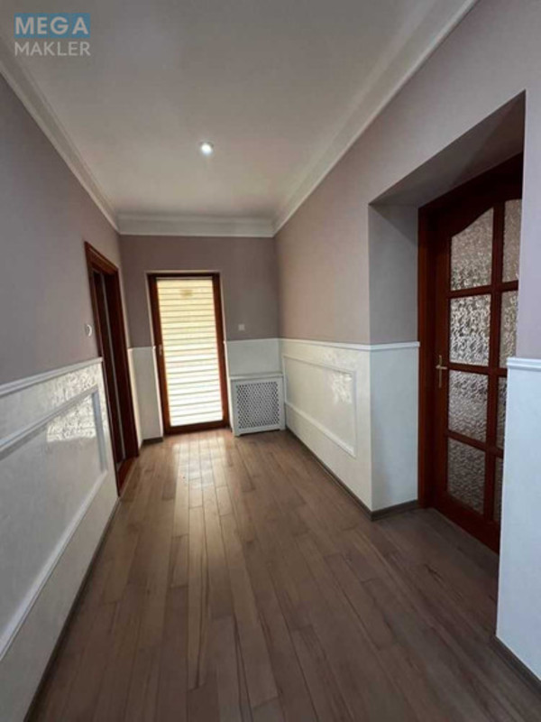 Продаж дома, 3 поверху, 500 кв.м, 9 кімнат, ділянка 12 соток, <a class="location-link" href="/uzhgorod/" title="Недвижимость Ужгород">Ужгород</a>, вул.Генерала Свободи (изображение 12)