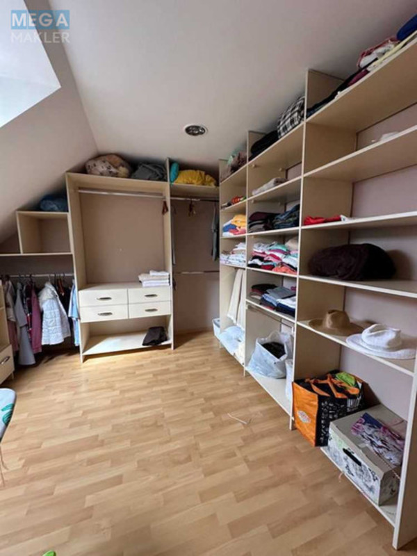 Продаж дома, 3 поверху, 500 кв.м, 9 кімнат, ділянка 12 соток, <a class="location-link" href="/uzhgorod/" title="Недвижимость Ужгород">Ужгород</a>, вул.Генерала Свободи (изображение 16)
