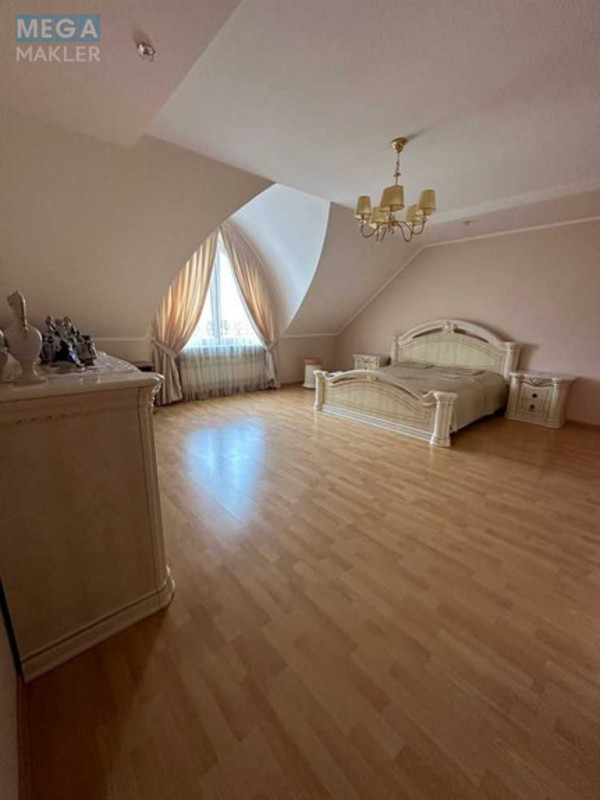 Продаж дома, 3 поверху, 500 кв.м, 9 кімнат, ділянка 12 соток, <a class="location-link" href="/uzhgorod/" title="Недвижимость Ужгород">Ужгород</a>, вул.Генерала Свободи (изображение 17)