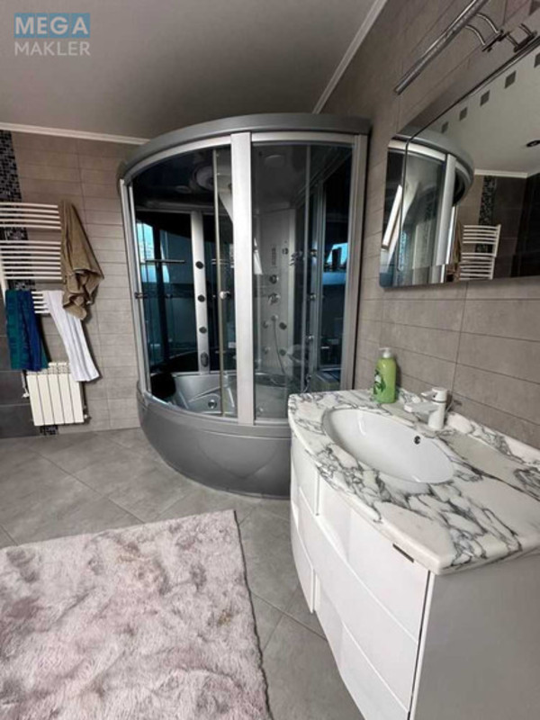 Продаж дома, 3 поверху, 500 кв.м, 9 кімнат, ділянка 12 соток, <a class="location-link" href="/uzhgorod/" title="Недвижимость Ужгород">Ужгород</a>, вул.Генерала Свободи (изображение 18)