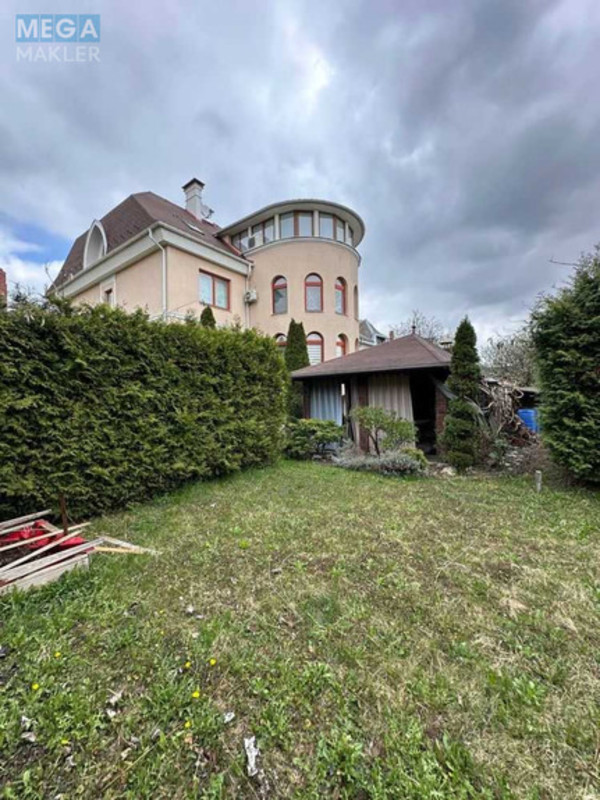Продаж дома, 3 поверху, 500 кв.м, 9 кімнат, ділянка 12 соток, <a class="location-link" href="/uzhgorod/" title="Недвижимость Ужгород">Ужгород</a>, вул.Генерала Свободи (изображение 20)