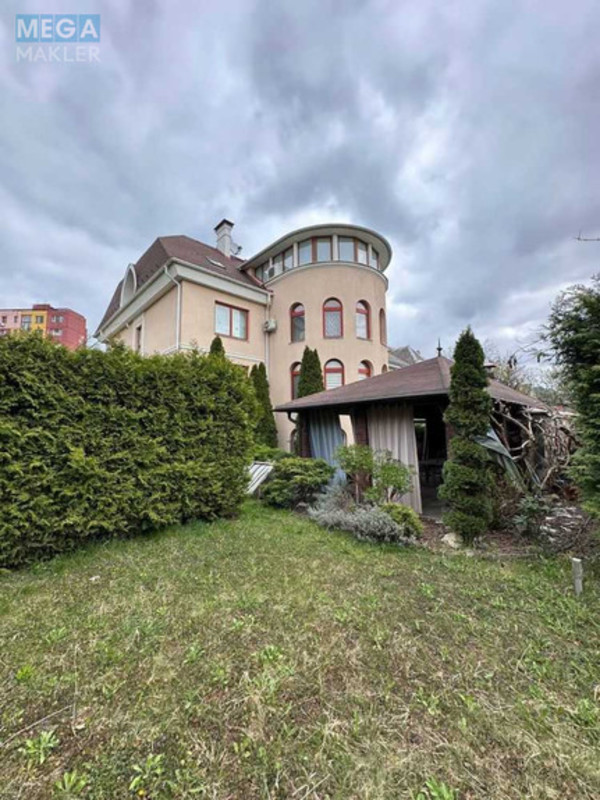 Продаж дома, 3 поверху, 500 кв.м, 9 кімнат, ділянка 12 соток, <a class="location-link" href="/uzhgorod/" title="Недвижимость Ужгород">Ужгород</a>, вул.Генерала Свободи (изображение 24)