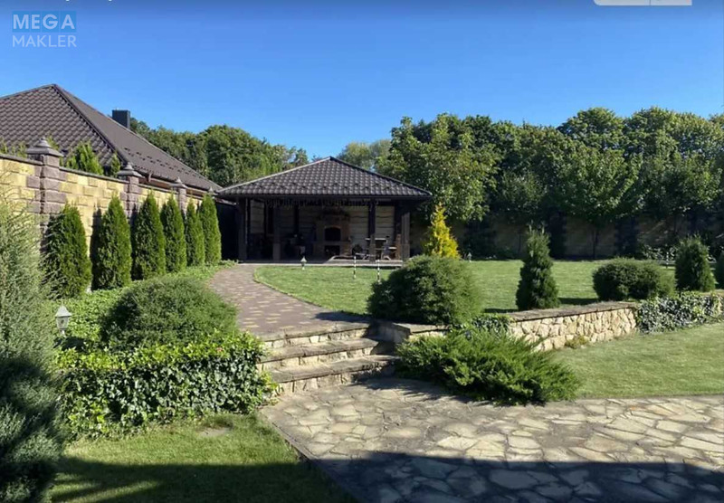Продаж дома, 2 поверху, 350 кв.м, 5 кімнат, ділянка 10 соток, <a class="location-link" href="/rovno/" title="Недвижимость Рівне">Рівне</a>, Свободи (изображение 2)