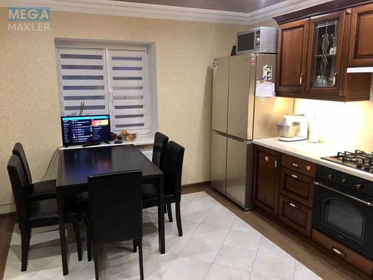 Продаж дома, 2&nbsp;поверху, 350&nbsp;кв.м, 5&nbsp;кімнат, ділянка 10&nbsp;соток, <a class="location-link" href="/rovno/" title="Недвижимость Рівне">Рівне</a>, Свободи (изображение 3)