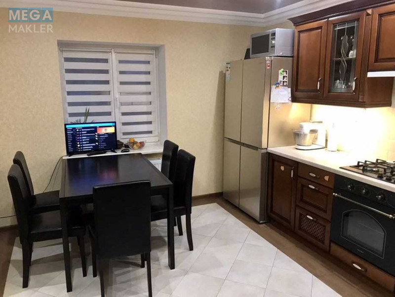 Продаж дома, 2 поверху, 350 кв.м, 5 кімнат, ділянка 10 соток, <a class="location-link" href="/rovno/" title="Недвижимость Рівне">Рівне</a>, Свободи (изображение 3)