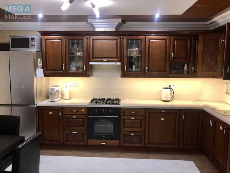 Продаж дома, 2 поверху, 350 кв.м, 5 кімнат, ділянка 10 соток, <a class="location-link" href="/rovno/" title="Недвижимость Рівне">Рівне</a>, Свободи (изображение 4)