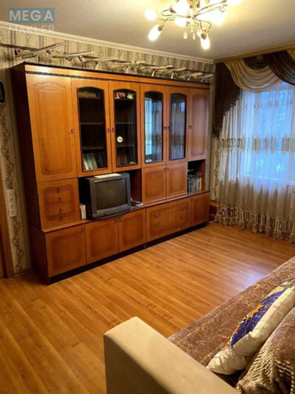 Оренда 2 кімнатної квартири, <a class="location-link" href="/kiev/" title="Недвижимость Київ">Київ</a>, <a class="location-link" href="/kiev/svyatoshinskij/" title="Недвижимость Святошинський район">Святошинський р-н</a>, Миколи Ушакова вул., 8 (изображение 2)