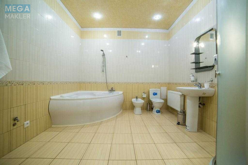 Продаж комерційної нерухомості, 667&nbsp;кв.м, <a class="location-link" href="/kharkov/" title="Недвижимость Харків">Харків</a>, <a class="location-link" href="/kharkov/ordzhonikidzevskij/" title="Недвижимость Індустріальний (Орджонікідзевський) район">Індустріальний (Орджонікідзевський) р-н</a>, Героїв Харкова, 1 (изображение 25)
