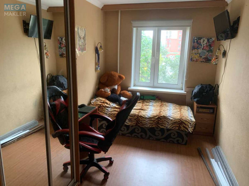 Продаж 3 кімнатної квартири (71/41/8), 3 пов. 10 пов. будинку, <a class="location-link" href="/kiev/" title="Недвижимость Київ">Київ</a>, <a class="location-link" href="/kiev/svyatoshinskij/" title="Недвижимость Святошинський район">Святошинський р-н</a>, Академіка Єфремова вул., 7 (изображение 3)