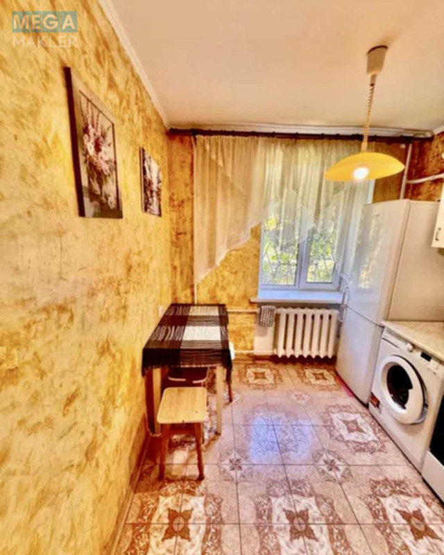 Продаж 1 кімнатної квартири (30/17/6), 1 пов. 5 пов. будинку, <a class="location-link" href="/kiev/" title="Недвижимость Київ">Київ</a>, <a class="location-link" href="/kiev/podolskij/" title="Недвижимость Подільський район">Подільський р-н</a>, Вишгородська вул., 46А (изображение 7)