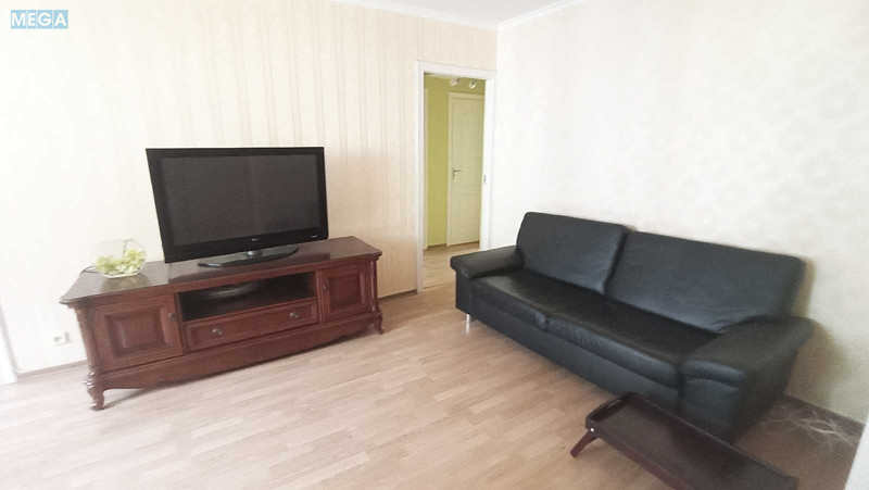 Продаж 3 кімнатної квартири (60/40/7), 3 пов. 5 пов. будинку, <a class="location-link" href="/kiev/" title="Недвижимость Київ">Київ</a>, <a class="location-link" href="/kiev/solomenskij/" title="Недвижимость Солом'янський район">Солом'янський р-н</a>, Ушинского ул., 10 (изображение 2)