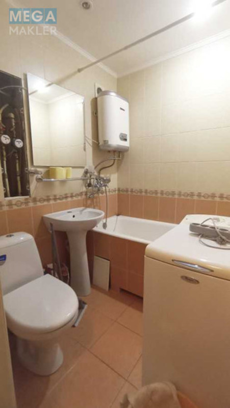 Продаж 3 кімнатної квартири (60/40/7), 3 пов. 5 пов. будинку, <a class="location-link" href="/kiev/" title="Недвижимость Київ">Київ</a>, <a class="location-link" href="/kiev/solomenskij/" title="Недвижимость Солом'янський район">Солом'янський р-н</a>, Ушинского ул., 10 (изображение 4)