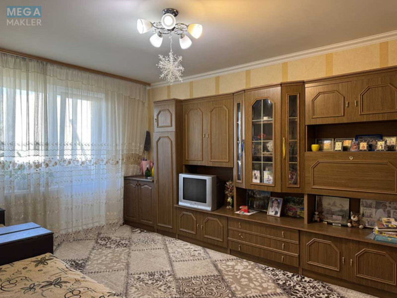 Продаж 3 кімнатної квартири (69/42/8), 9 пов. 10 пов. будинку, <a class="location-link" href="/kiev/" title="Недвижимость Київ">Київ</a>, <a class="location-link" href="/kiev/svyatoshinskij/" title="Недвижимость Святошинський район">Святошинський р-н</a>, Прилужная ул., 10 (изображение 5)