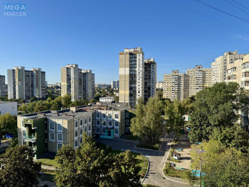 Продаж 3 кімнатної квартири (69/42/8), 9 пов. 10 пов. будинку, <a class="location-link" href="/kiev/" title="Недвижимость Київ">Київ</a>, <a class="location-link" href="/kiev/svyatoshinskij/" title="Недвижимость Святошинський район">Святошинський р-н</a>, Прилужная ул., 10 (изображение 7)