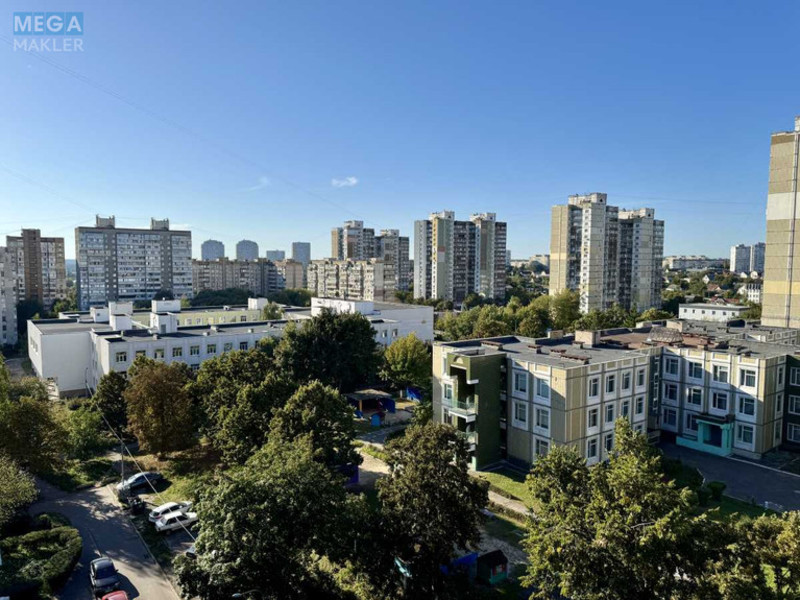 Продаж 3 кімнатної квартири (69/42/8), 9 пов. 10 пов. будинку, <a class="location-link" href="/kiev/" title="Недвижимость Київ">Київ</a>, <a class="location-link" href="/kiev/svyatoshinskij/" title="Недвижимость Святошинський район">Святошинський р-н</a>, Прилужная ул., 10 (изображение 8)