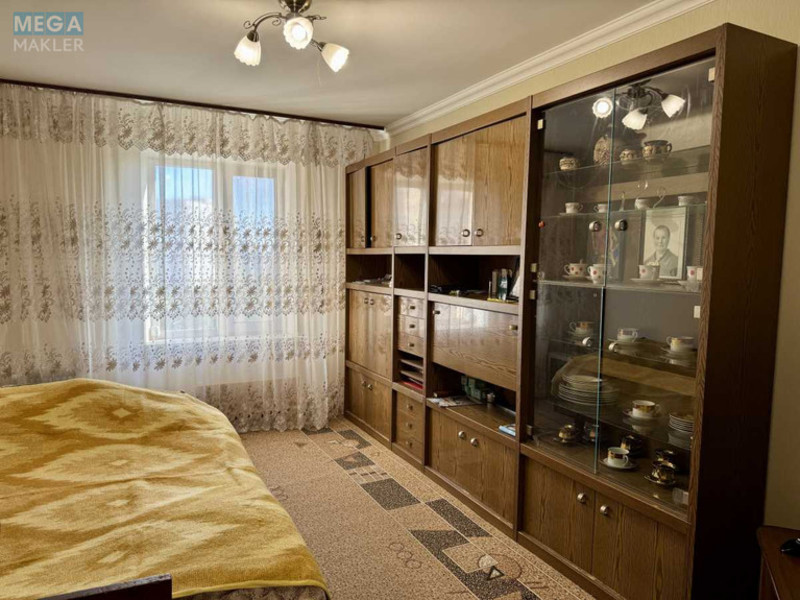 Продаж 3 кімнатної квартири (69/42/8), 9 пов. 10 пов. будинку, <a class="location-link" href="/kiev/" title="Недвижимость Київ">Київ</a>, <a class="location-link" href="/kiev/svyatoshinskij/" title="Недвижимость Святошинський район">Святошинський р-н</a>, Прилужная ул., 10 (изображение 9)