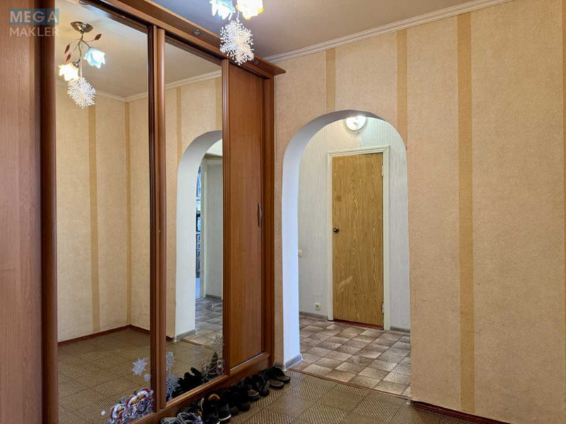 Продаж 3 кімнатної квартири (69/42/8), 9 пов. 10 пов. будинку, <a class="location-link" href="/kiev/" title="Недвижимость Київ">Київ</a>, <a class="location-link" href="/kiev/svyatoshinskij/" title="Недвижимость Святошинський район">Святошинський р-н</a>, Прилужная ул., 10 (изображение 13)