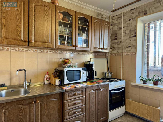 Продаж 3 кімнатної квартири (69/42/8), 9 пов. 10 пов. будинку, <a class="location-link" href="/kiev/" title="Недвижимость Київ">Київ</a>, <a class="location-link" href="/kiev/svyatoshinskij/" title="Недвижимость Святошинський район">Святошинський р-н</a>, Прилужная ул., 10 (изображение 15)