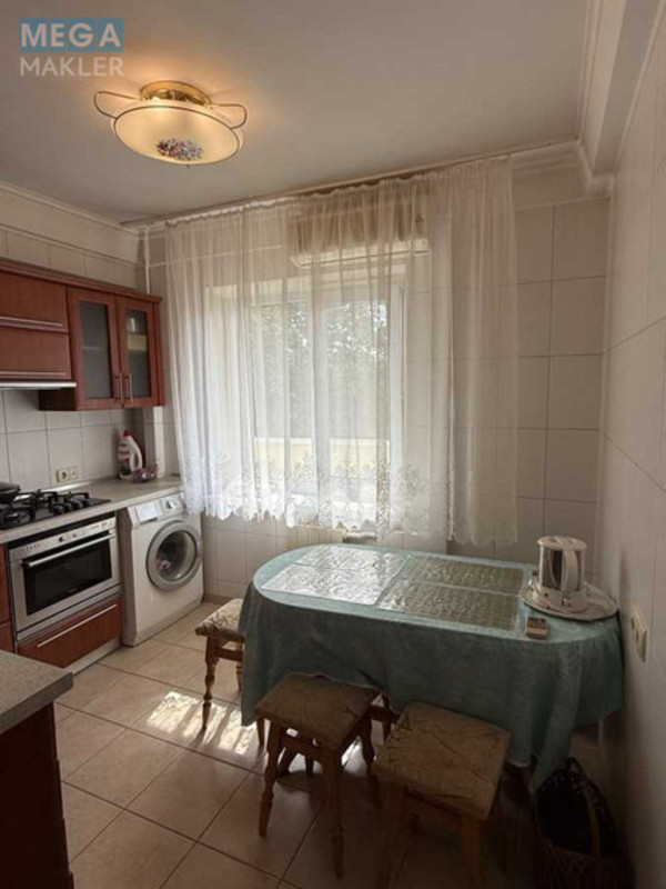 Оренда 3 кімнатної квартири, <a class="location-link" href="/kiev/" title="Недвижимость Київ">Київ</a>, <a class="location-link" href="/kiev/shevchenkovskij/" title="Недвижимость Шевченківський район">Шевченківський р-н</a>, Шулявська вул., 15 (изображение 14)