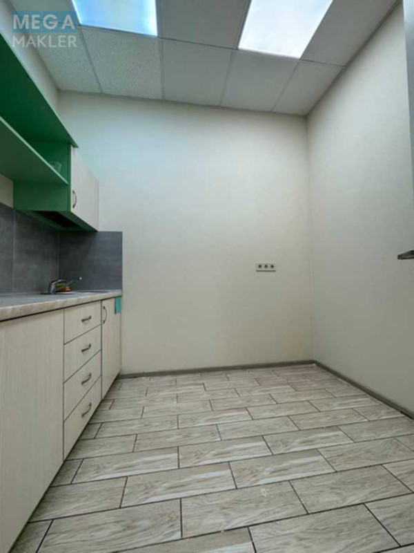 Продаж комерційної нерухомості, 125,40&nbsp;кв.м, под офис, <a class="location-link" href="/kiev/" title="Недвижимость Київ">Київ</a>, <a class="location-link" href="/kiev/pecherskij/" title="Недвижимость Печерський район">Печерський р-н</a>, Андрія Верхогляда вул., 15 (изображение 7)