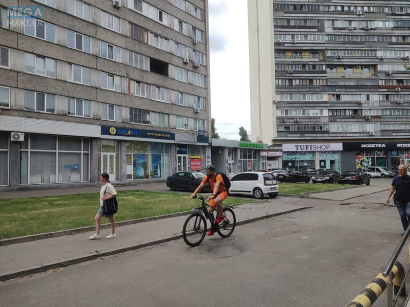 Оренда комерційної нерухомості, 183&nbsp;кв.м, под магазин, <a class="location-link" href="/kiev/" title="Недвижимость Київ">Київ</a>, <a class="location-link" href="/kiev/dneprovskij/" title="Недвижимость Дніпровський район">Дніпровський р-н</a>, Харьковское шоссе, 2 (изображение 4)