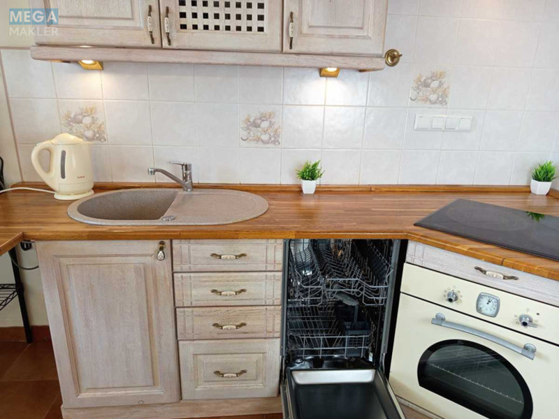 Оренда 2 кімнатної квартири, <a class="location-link" href="/kiev/" title="Недвижимость Київ">Київ</a>, <a class="location-link" href="/kiev/goloseevskij/" title="Недвижимость Голосіївський район">Голосіївський р-н</a>, Голосіївська вул., 13Б (изображение 16)