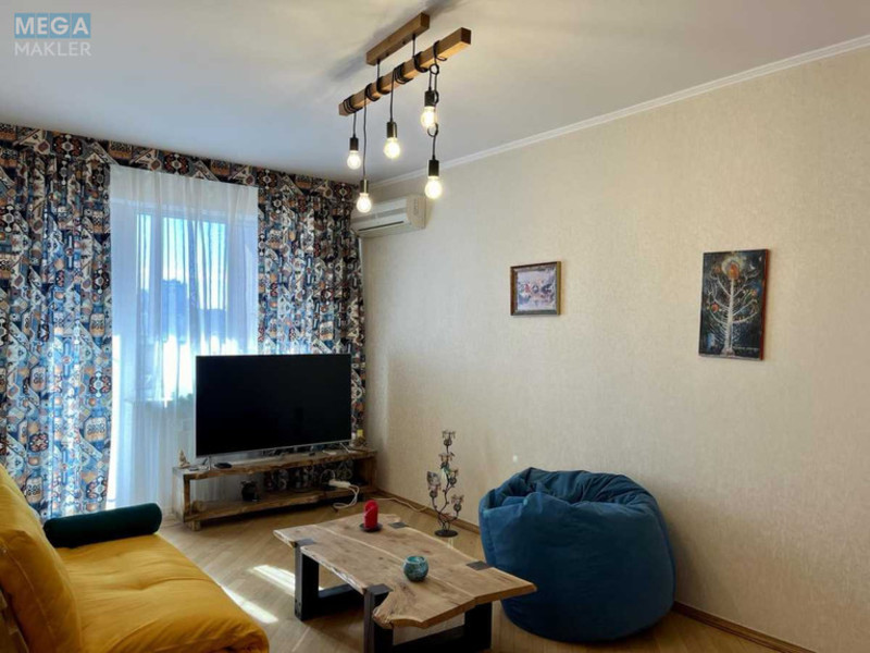 Оренда 3 кімнатної квартири, <a class="location-link" href="/kiev/" title="Недвижимость Київ">Київ</a>, <a class="location-link" href="/kiev/pecherskij/" title="Недвижимость Печерский район">Печерский р-н</a>, Панаса Мирного вул., 11 (изображение 2)