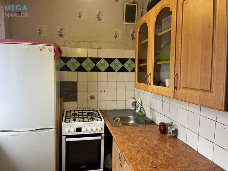 Продаж 2 кімнатної квартири (46/?/6), 5 пов. 5 пов. будинку, <a class="location-link" href="/kiev/" title="Недвижимость Київ">Київ</a>, <a class="location-link" href="/kiev/shevchenkovskij/" title="Недвижимость Шевченківський район">Шевченківський р-н</a>, Салютна вул., 8 (изображение 2)
