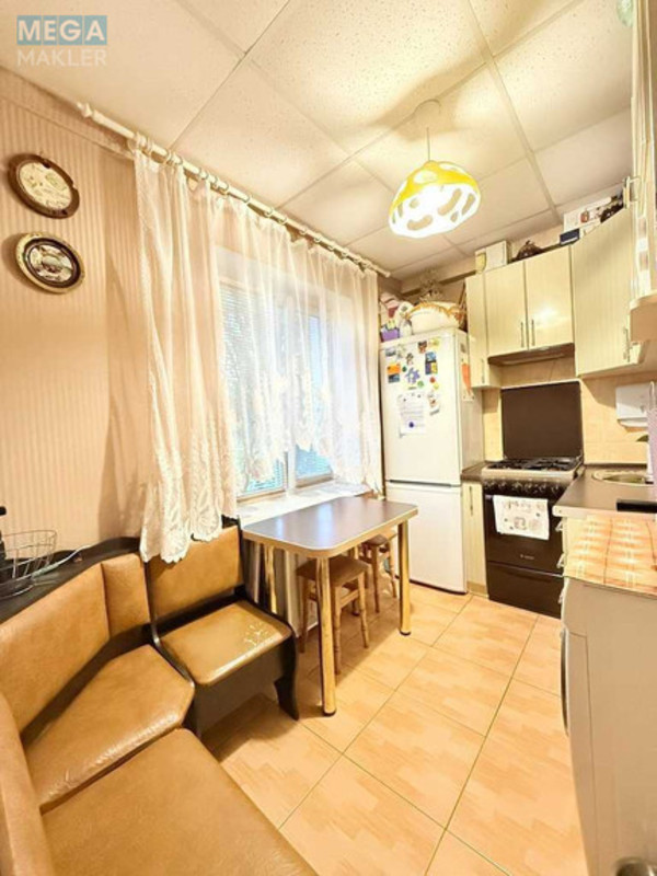 Продаж 2 кімнатної квартири (41/30/7), 5 пов. 5 пов. будинку, <a class="location-link" href="/kiev/" title="Недвижимость Київ">Київ</a>, <a class="location-link" href="/kiev/svyatoshinskij/" title="Недвижимость Святошинський район">Святошинський р-н</a>, Сімї Сосніних вул., 8 (изображение 2)