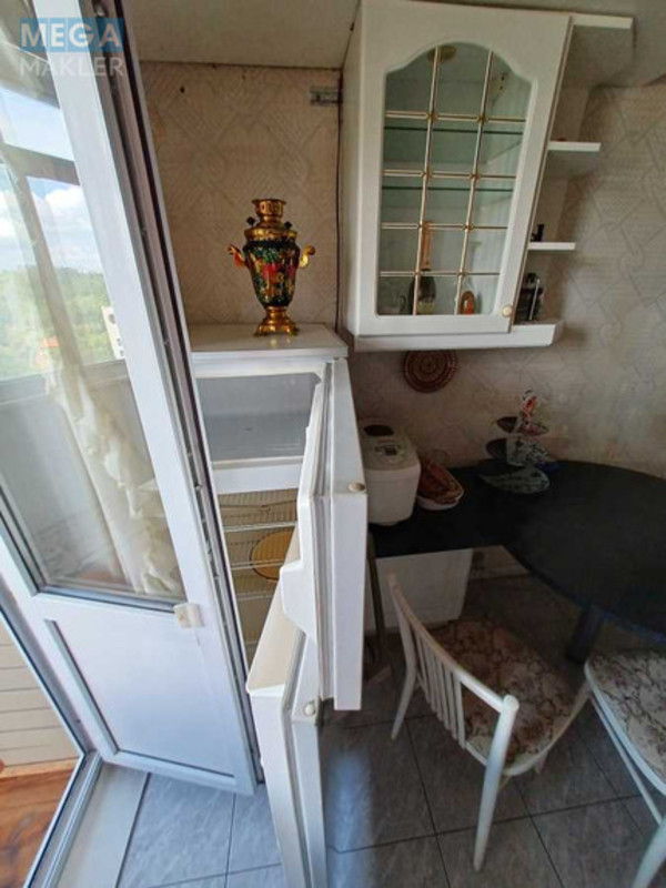 Оренда 3 кімнатної квартири, <a class="location-link" href="/kiev/" title="Недвижимость Київ">Київ</a>, <a class="location-link" href="/kiev/pecherskij/" title="Недвижимость Печерський район">Печерський р-н</a>, Старонаводницкая ул., 8а (изображение 9)