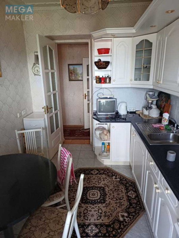 Оренда 3 кімнатної квартири, <a class="location-link" href="/kiev/" title="Недвижимость Київ">Київ</a>, <a class="location-link" href="/kiev/pecherskij/" title="Недвижимость Печерський район">Печерський р-н</a>, Старонаводницкая ул., 8а (изображение 11)