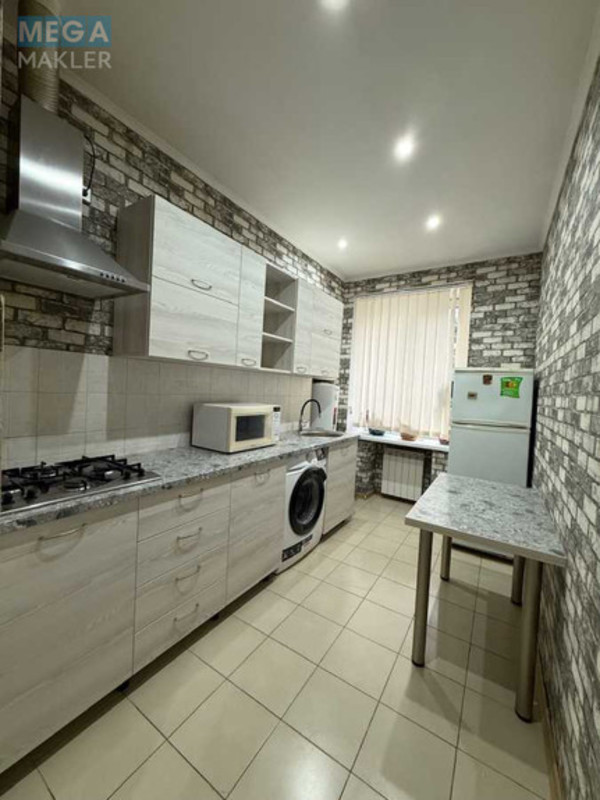 Оренда 3 кімнатної квартири, <a class="location-link" href="/kiev/" title="Недвижимость Київ">Київ</a>, <a class="location-link" href="/kiev/pecherskij/" title="Недвижимость Печерський район">Печерський р-н</a>, Липська вул., 15б (изображение 2)