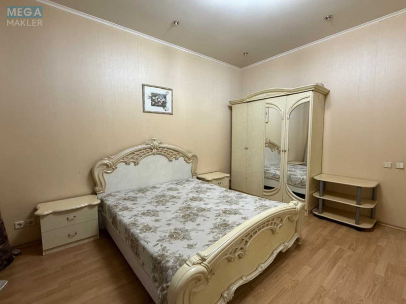 Оренда 3 кімнатної квартири, <a class="location-link" href="/kiev/" title="Недвижимость Київ">Київ</a>, <a class="location-link" href="/kiev/pecherskij/" title="Недвижимость Печерський район">Печерський р-н</a>, Липська вул., 15б (изображение 3)