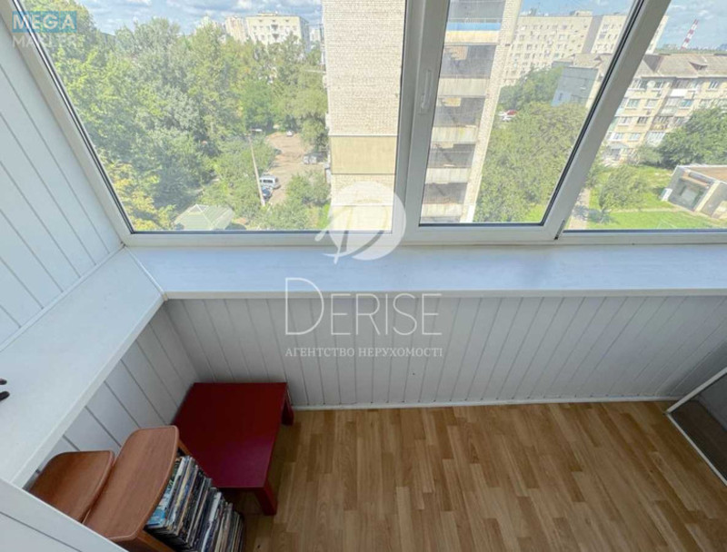 Продаж 3 кімнатної квартири (67/50/8), 6 пов. 9 пов. будинку, <a class="location-link" href="/kiev/" title="Недвижимость Київ">Київ</a>, <a class="location-link" href="/kiev/goloseevskij/" title="Недвижимость Голосіївський район">Голосіївський р-н</a>, Новопироговская ул., 31 (изображение 11)