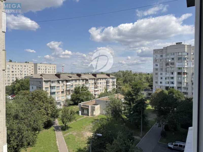 Продаж 3 кімнатної квартири (67/50/8), 6 пов. 9 пов. будинку, <a class="location-link" href="/kiev/" title="Недвижимость Київ">Київ</a>, <a class="location-link" href="/kiev/goloseevskij/" title="Недвижимость Голосіївський район">Голосіївський р-н</a>, Новопироговская ул., 31 (изображение 12)