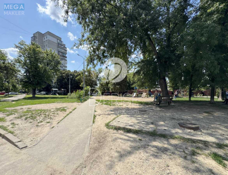 Продаж 3 кімнатної квартири (67/50/8), 6 пов. 9 пов. будинку, <a class="location-link" href="/kiev/" title="Недвижимость Київ">Київ</a>, <a class="location-link" href="/kiev/goloseevskij/" title="Недвижимость Голосіївський район">Голосіївський р-н</a>, Новопироговская ул., 31 (изображение 17)